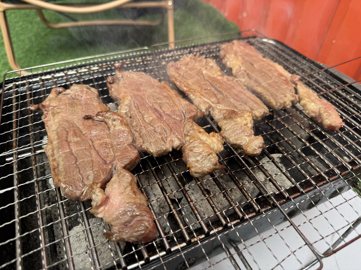 xuadam8's tweet photo. 好好吃肉，好好锻炼 https://t.co/8uXqFIgeA9