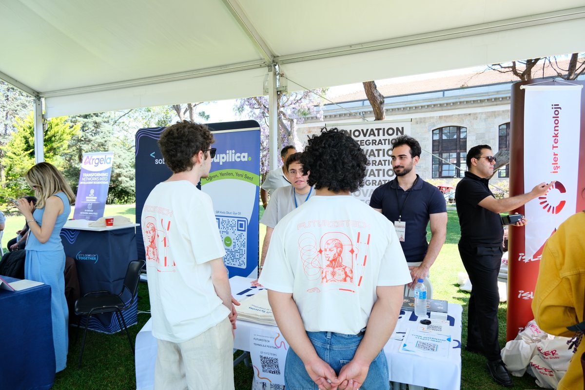 i2iSystems's tweet photo. Dün, i2i Systems olarak Boğaziçi Üniversitesi Elektroteknoloji Kulübü liderliğinde gerçekleştirilen FUTURISTECH kapsamında Boğaziçi öğrencileriyle bir araya gelmekten büyük mutluluk duyduk. Organizasyonda emeği geçen herkese teşekkür ederiz. Yeniden buluşmak dileğiyle! 💙 https://t.co/jUjRwbrpbm