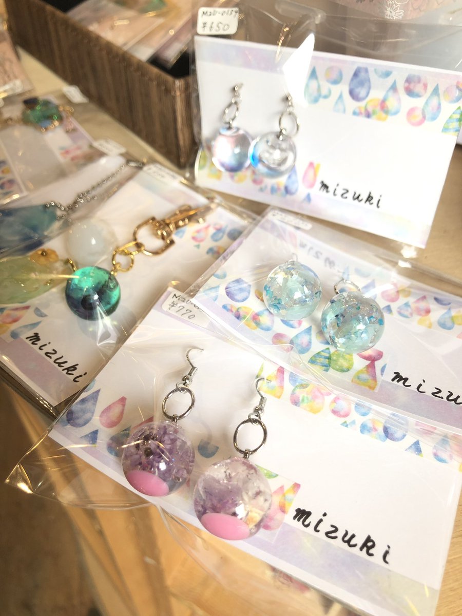 mizukiさんの新作です✨ ピアス、イヤリング 水中の蝶、花畑、水玉、桃