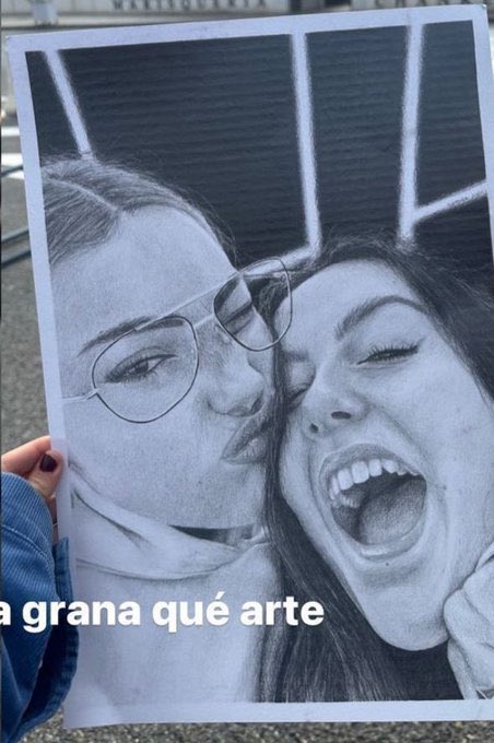 laneferkivi_'s tweet photo. esq esto estaba en el salón de los padres de violeta te quiero decir https://t.co/4HsoeXUl1u