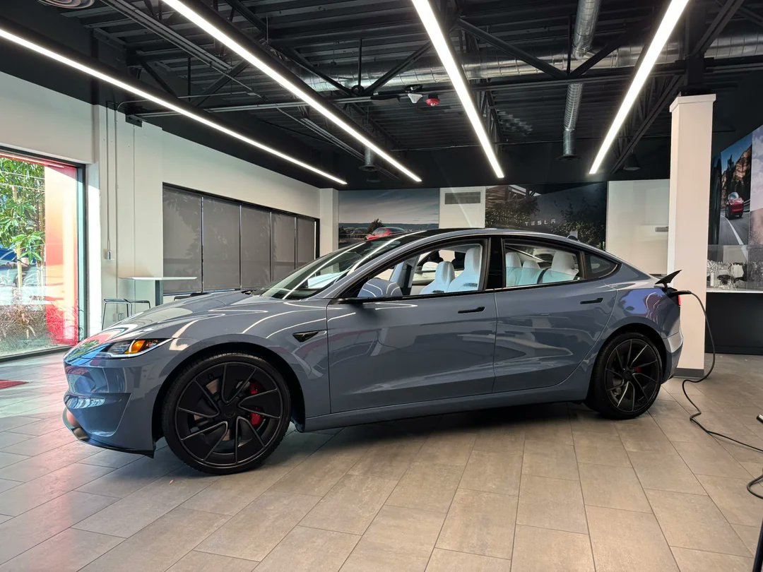 TeslaXander tweet media