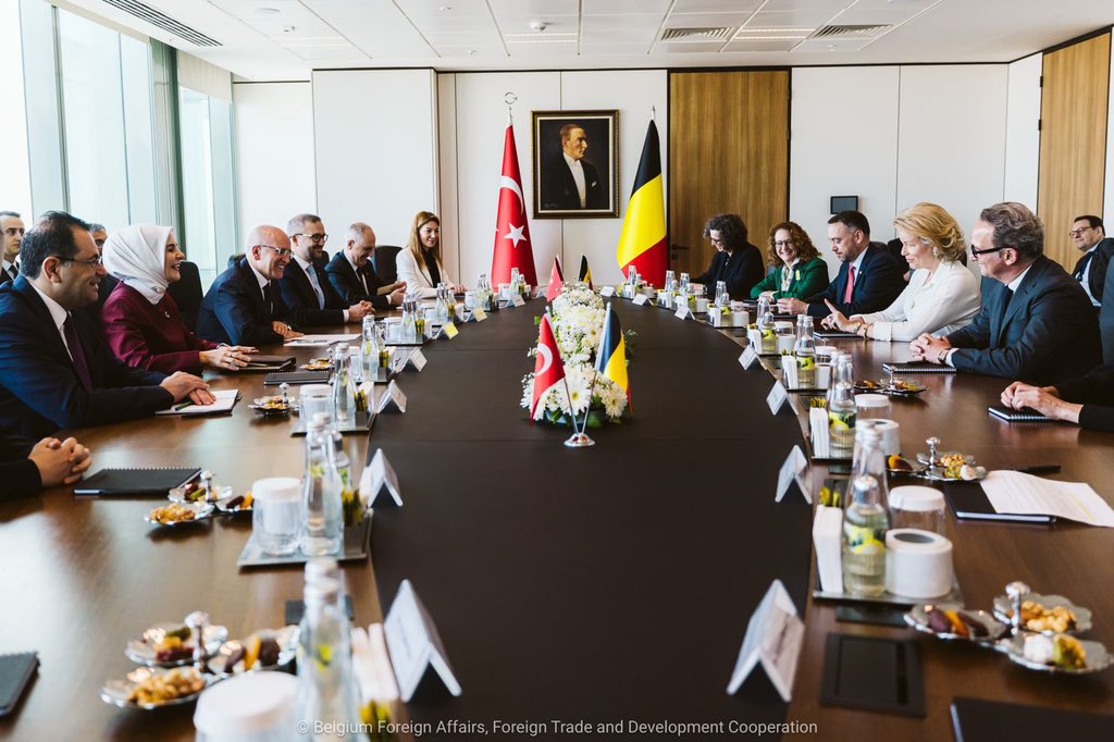 Belgian Royal Palace tweet media