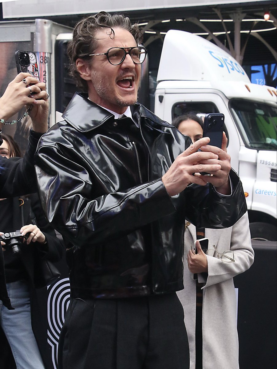Pedro Pascal Daily tweet media