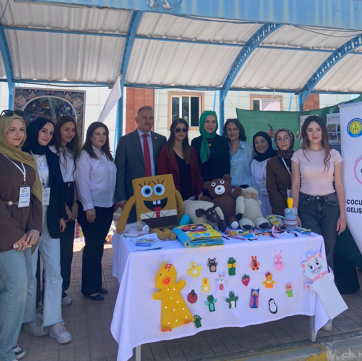 SSBMYO1's tweet photo. Üniversitemiz Bahar Şenlikleri kapsamında, Çocuk ve Genç Gelişim Kulübü öğrencileri tarafından Öğr. Gör. Özlem Kekil, Öğr. Gör. Dr. Elvan Gökçen ve Öğr. Gör. Sernur Karaoğlu Açıkgöz danışmanlığında yüz boyama, kukla ve animatörlük etkinlikleri gerçekleştirildi. https://t.co/W8SItHVS5j