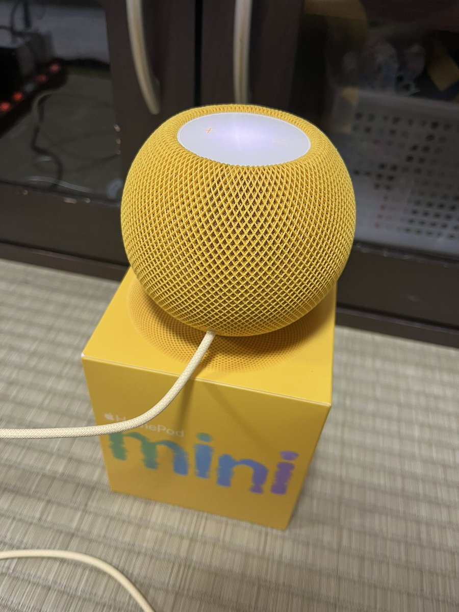 畳の部屋にAppleのきn… 黄色い球形のスピーカーがきました 自分は聴き