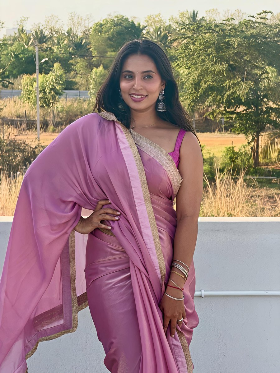 poetviji's tweet photo. She didn't dress up to go out. She did it make her husband forget about going out. https://t.co/IbnJNptNx8