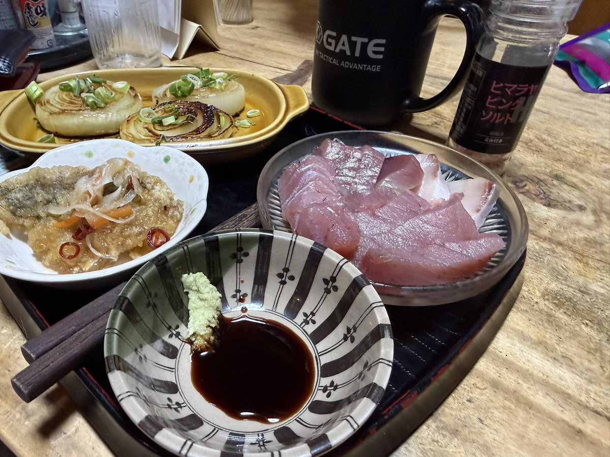 親に金渡しといてカツオ、マグロ、ブリの刺身を買ってきて貰っておいた