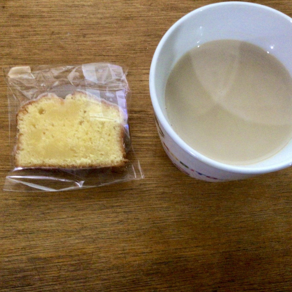 お庭の無農薬レモンで作られたハンドメイドのパウンドケーキ。甘さ