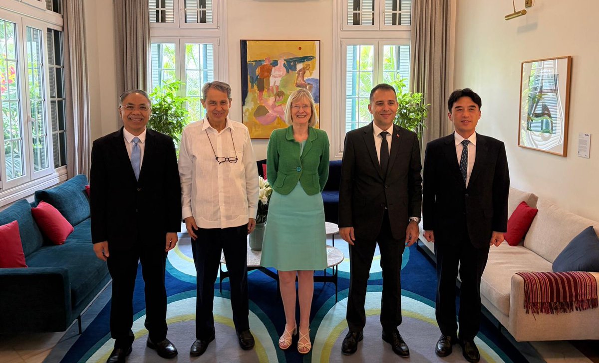 AusAmbVN's tweet photo. Always great to see my MIKTA 🇲🇽🇮🇩🇰🇷🇹🇷🇦🇺colleagues.
Middle powers like us – working with Vietnam – have an important role to play in shaping the future of the 🇺🇳, protecting humanitarian personnel⛑️, and supporting climate action 🍃and energy security 🔋 https://t.co/nCxVSNkjuR