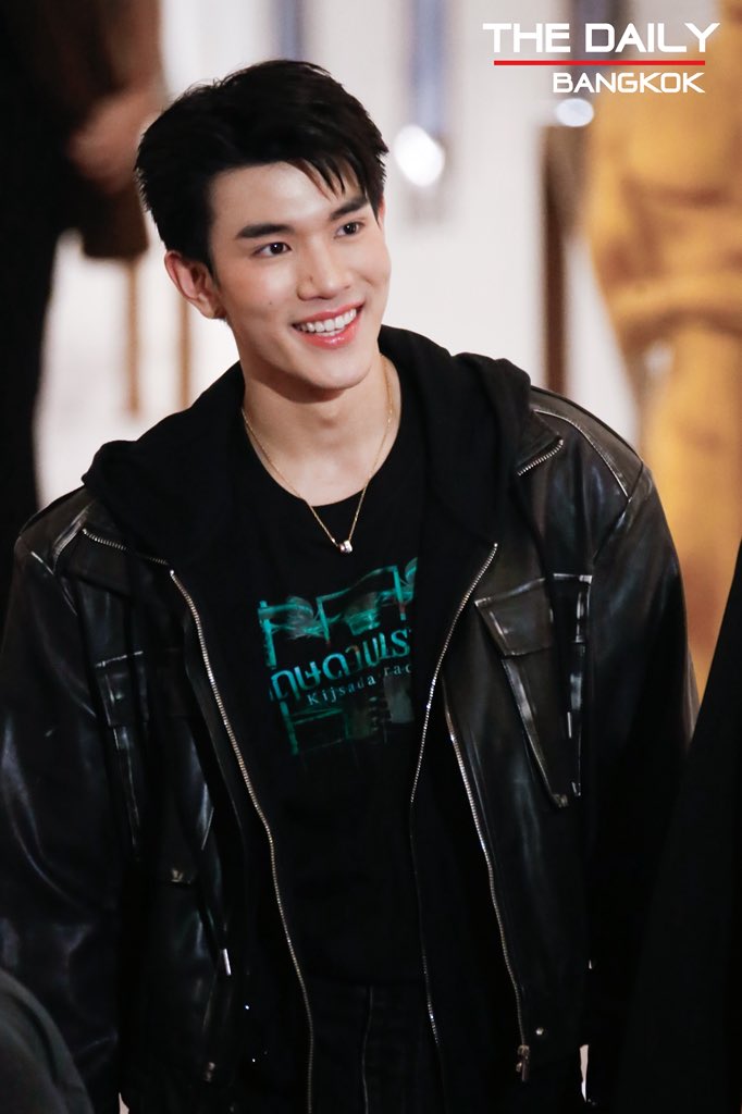 หนุ่มหล่อ "โฟร์ท ณัฐวรรธน์" ร่วมงานแถลงข่าวเปิดตัวภาพยนตร์เรื่อง "กฤษดาพาราไดซ์"

FOURTH X KIJSADA PARADISE

#กฤษดาพาราไดซ์PressCon   
#Fourthnattawat
#13Studio #ThirteenStudio 
#กฤษดาพาราไดซ์