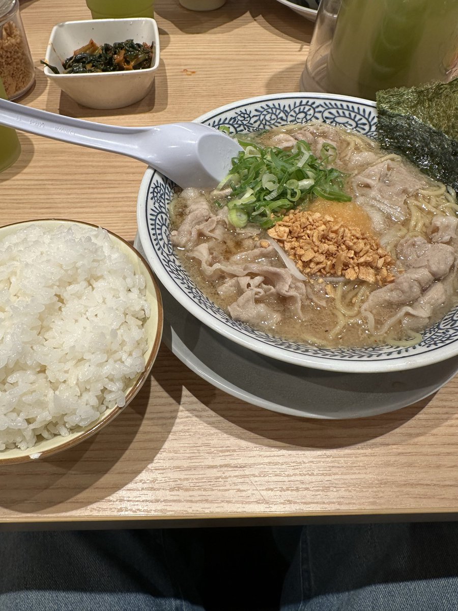 kkcah's tweet photo. もう店員さんとも仲良し🎶

いつものお店、美味しいし落ち着く😋😌

＃丸源ラーメン
＃肉そば https://t.co/f2mtH9YZHC