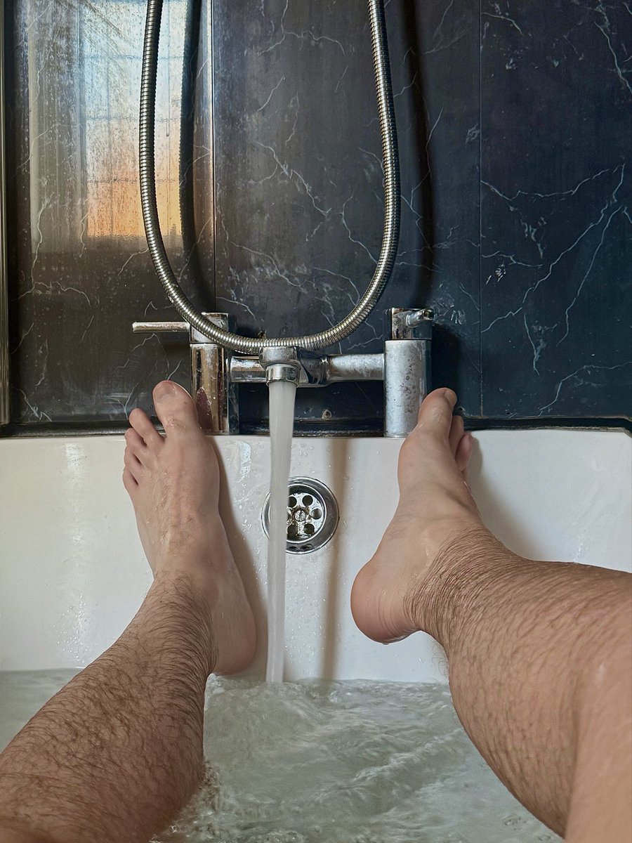 xdancl's tweet photo. in the bath https://t.co/NH3nmx5Yr0