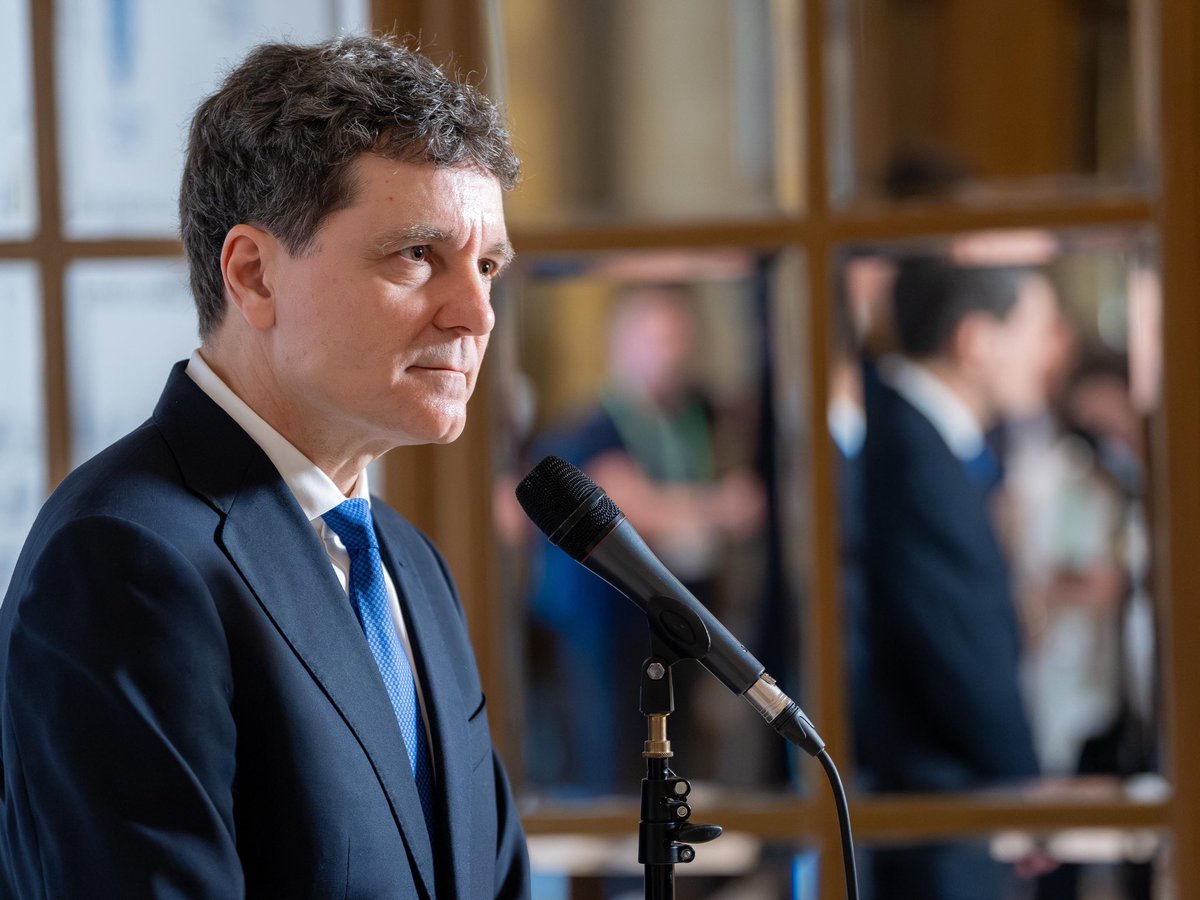 Nicușor Dan tweet media