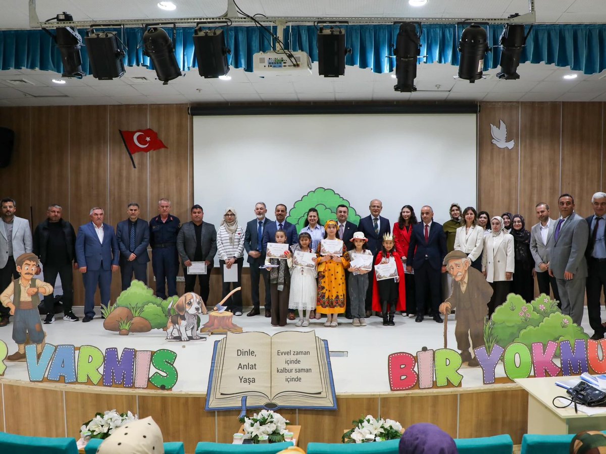 CekerekKaymakam's tweet photo. Çekerek İlçe Milli Eğitim Müdürlüğü koordinesinde, Akbay İlkokulu ev sahipliğinde ilçe genelindeki ilkokullar arasında “Masal Anlatma Yarışması”, İlçe Kaymakamımız Sayın Can KURT’un katılımıyla gerçekleştirildi. https://t.co/djqPnuJdyk