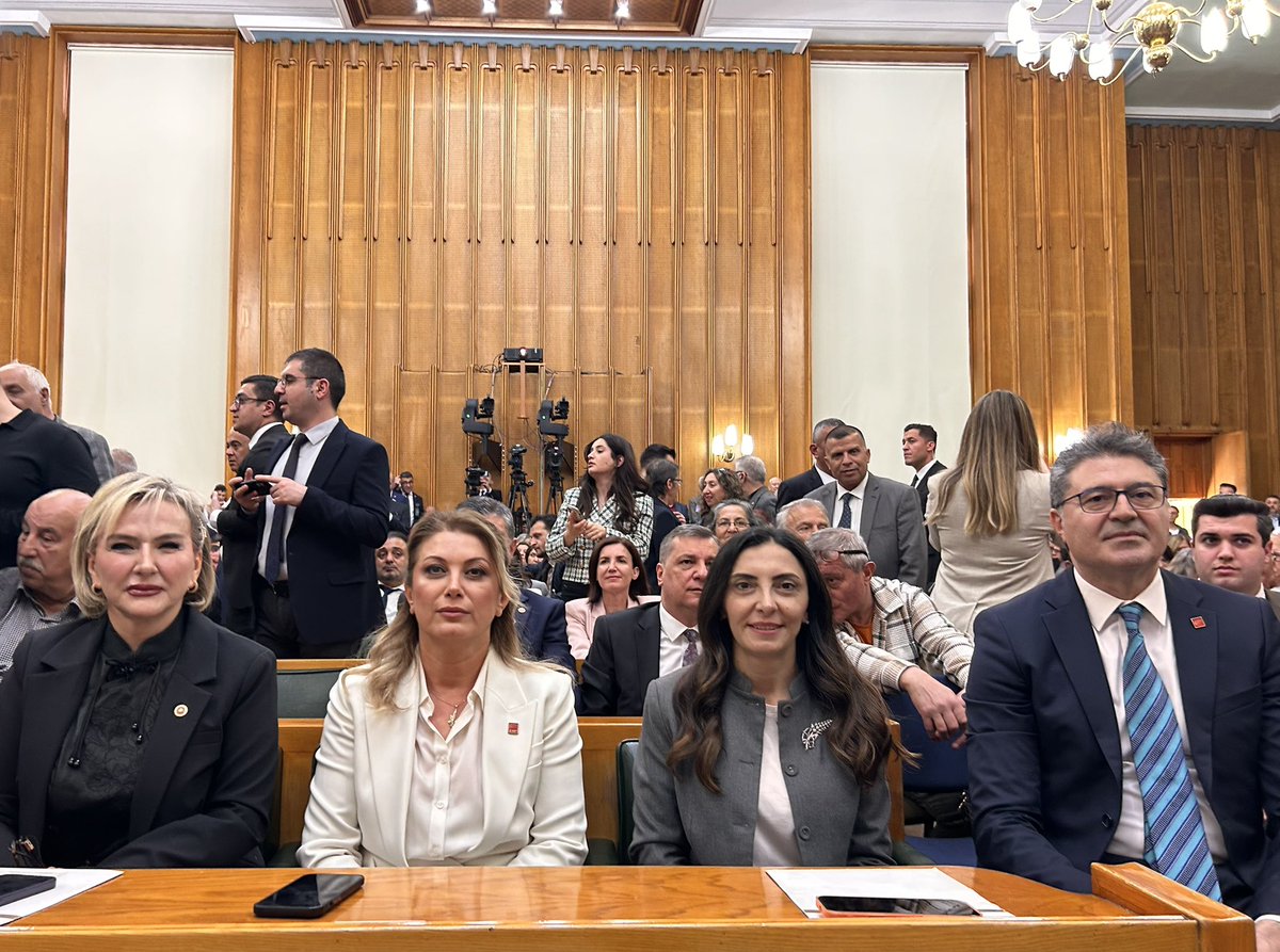 nurhayataltaca's tweet photo. TBMM’deyiz!

Cumhuriyet Halk Partimizin Grup Toplantısı’nda Genel Başkanımız Sayın Özgür Özel’in değerlendirmelerini dinliyoruz.

Bizim davamız, Türkiye’nin geleceğini yeniden şekillendirecek bir demokrasi ve adalet mücadelesidir.

Bizim davamız, hakkın ve hukukun yıpratılan temellerini yeniden ayağa kaldırma davasıdır.

Bizim davamız; geçmişin karanlığına teslim olanlarla değil, geleceği umutla ve kararlılıkla kurmak isteyenlerle birlikte yürümektedir.