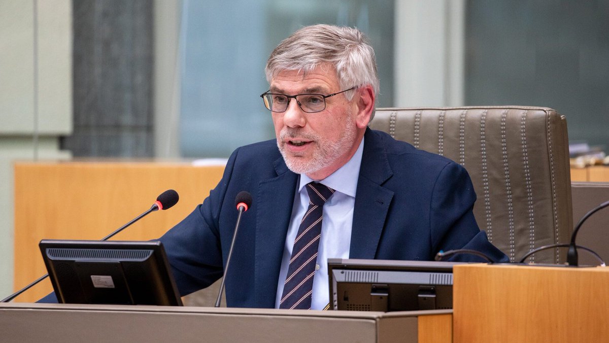 Filip Dewinter has been banned from entering the UK.

A Belgian politician. A diplomatic passport. A speaking engagement at a UK rally.

Denied.

This is a dark day for freedom of speech in Britain.