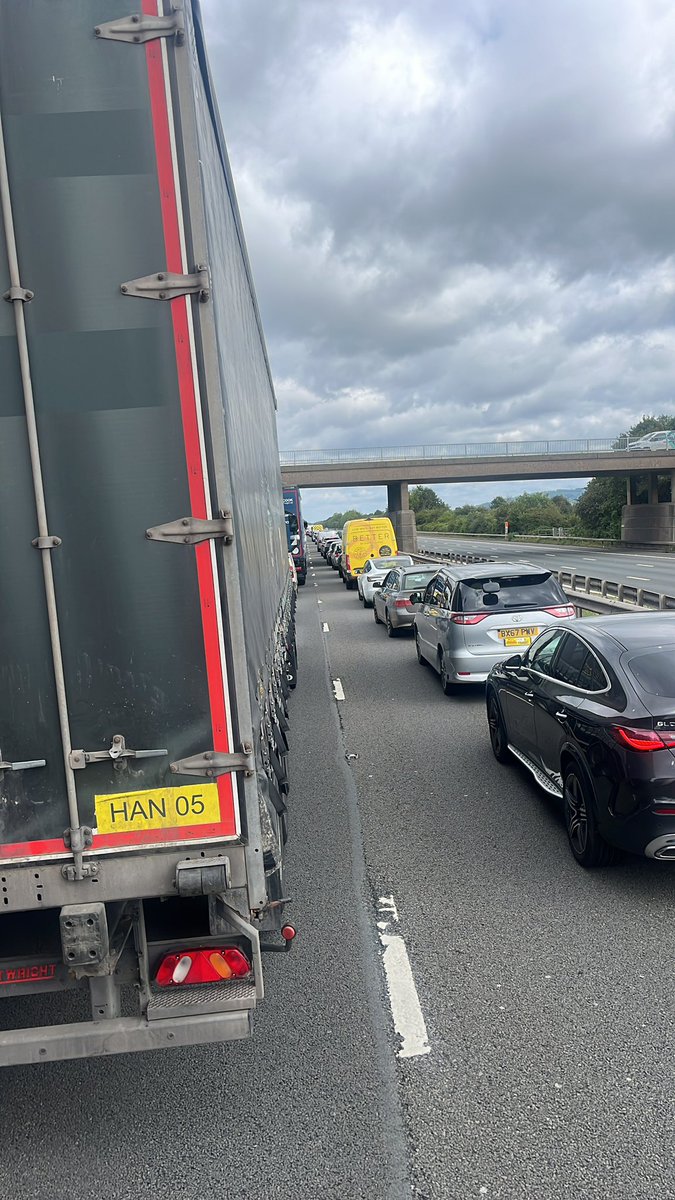 rob_bdrrob's tweet photo. @HighwaysSWEST Been here 2 hours https://t.co/SZGfpR5C1o