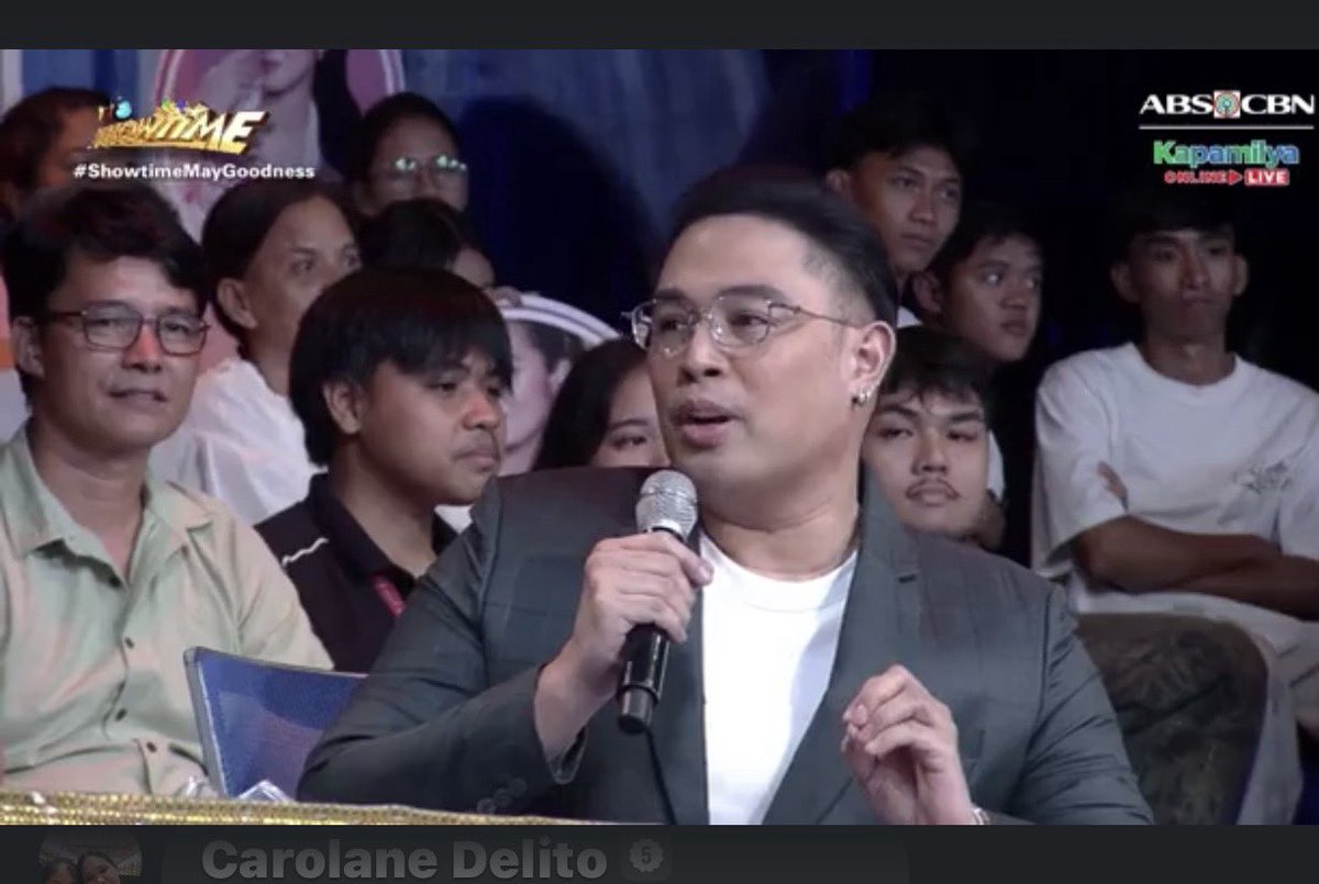 maride55's tweet photo. Hurado @jedmadela on @itsShowtimeNa @TNTABSCBN 
#ShowtimeMayGoodness https://t.co/wp3c6VLsK7