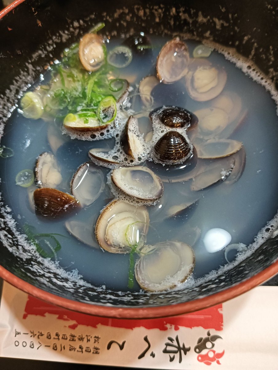 kaekko3's tweet photo. おまかせ15貫🍣
余裕だと思ったけど、一応「量が多いですかね？」って聞いてみたら、「シャリ小さくしますね」って言われたけど。。わからん。笑
最後にしじみ汁。おいし。 https://t.co/gOniv3wnXV