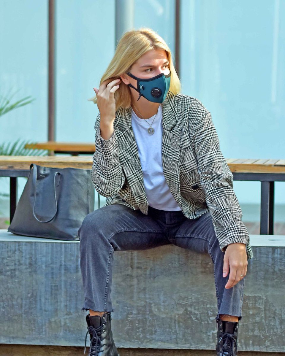 CambridgeMaskCo's tweet photo. Pollen season is peaking 🌿
Stay protected with Cambridge Mask, filters up to 99% of pollen &amp; airborne allergens in a breathable, comfortable fit.

Shop now: https://t.co/hGt9xktXsJ 

#CambridgeMask #BreatheCleanAir #FilterFaceMask #PollutionProtection #PollenProtection https://t.co/hbwJCPuX9F
