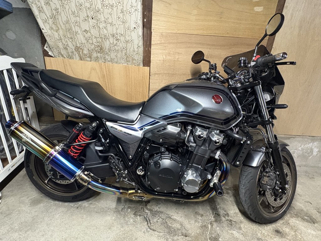 tamatoshi66's tweet photo. 誰か買ってくれ笑
買取業者は下しか見いへんやん
その辺のCB1300SF買うよりかはかなり安くします

#ホンダ
#CB1300SF
#バイク売ります https://t.co/o5u1i1T8aN