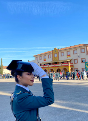 guardiacivil's tweet photo. ☀️ ¡#BuenosDías! 🌸 Que este nuevo día llegue con energía positiva, sonrisas , café calentito ☕ y muchas ganas de cumplir tus objetivos 😄💪 https://t.co/NDLM4IBIM7