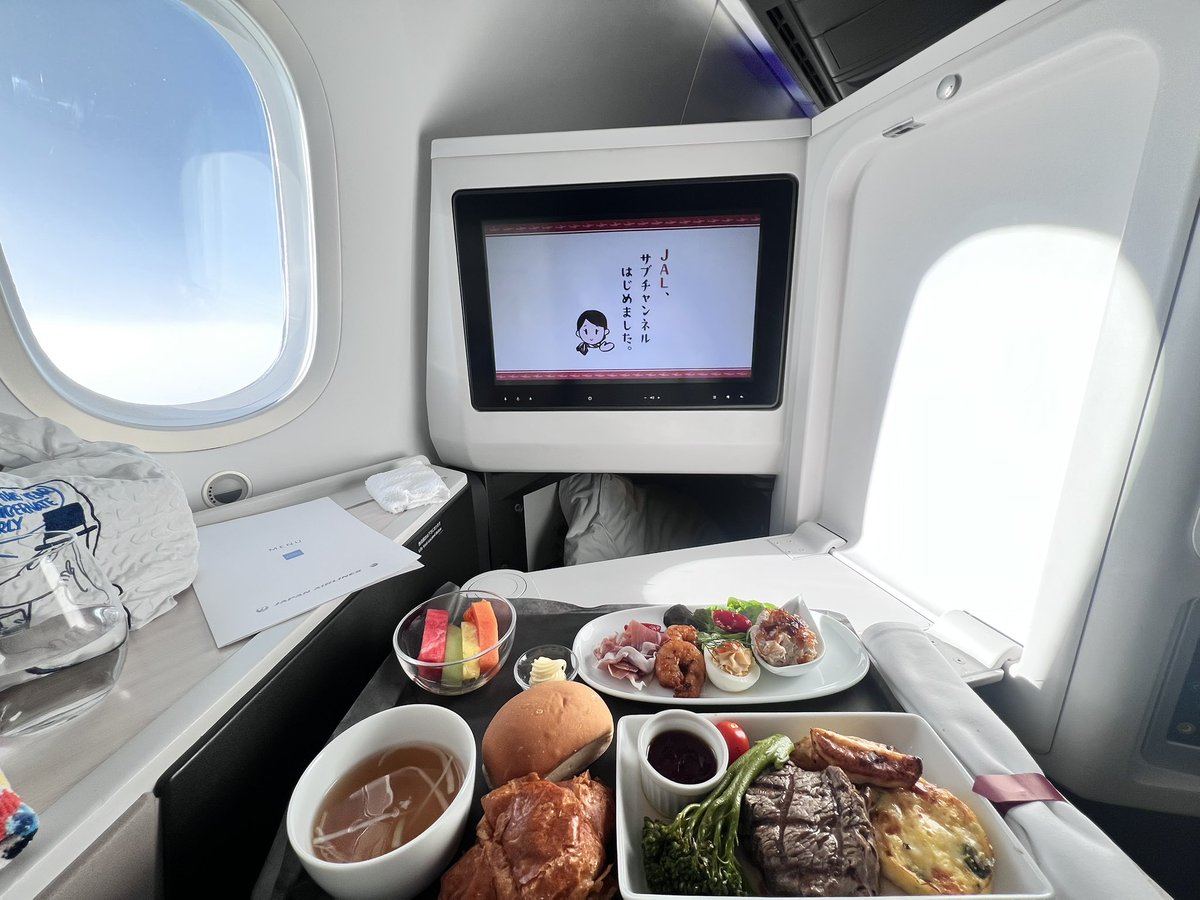 昨日香港から帰国✈️ようやく機内でJALサブチャン見れた👀💖幸