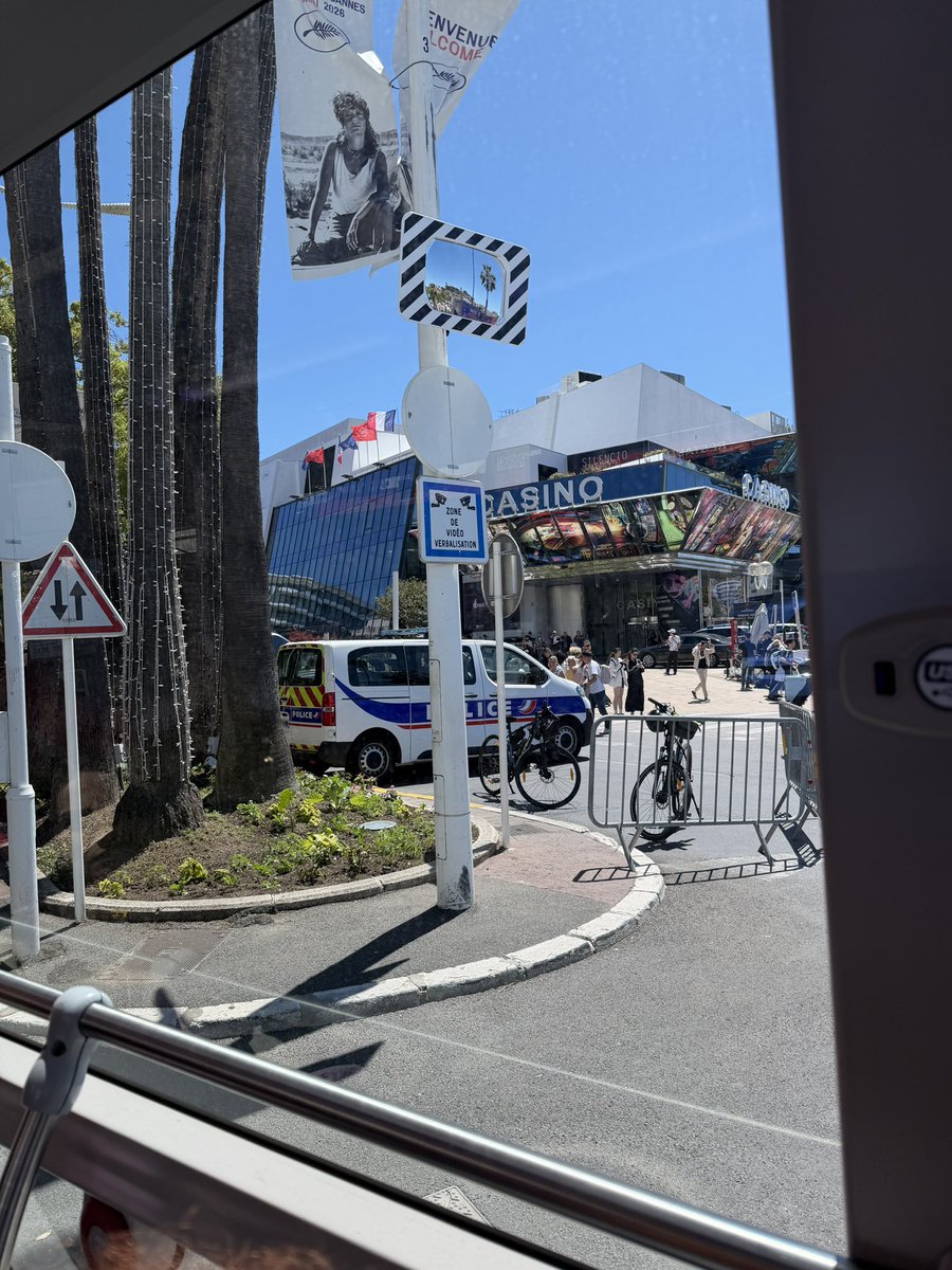 哈哈哈哈 tweet media