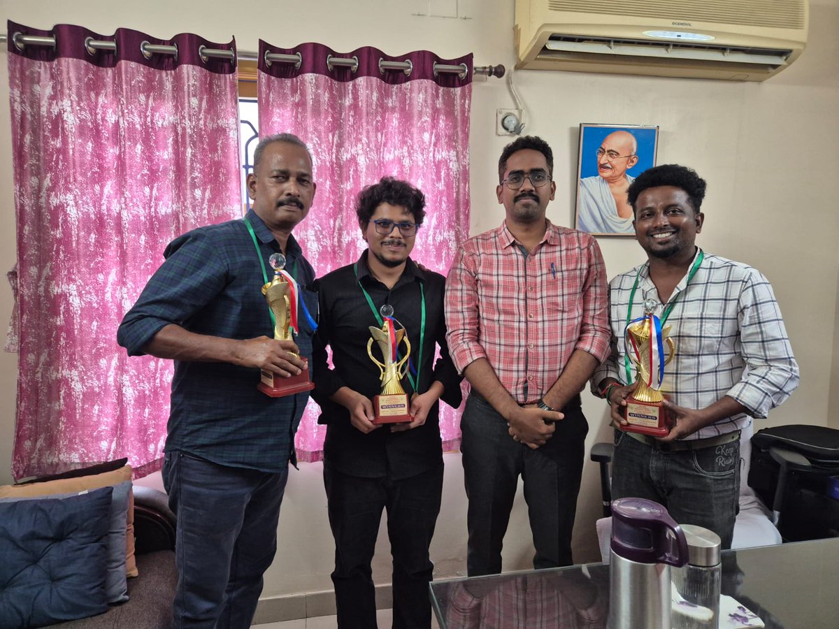DoNelloap's tweet photo. Felicitation of the Inter Divisional Sports Meet winners, Shri D. Manoj Madan, M(M), Shri L. Ramesh, M(G), and Shri Ch. Pavan Kumar Reddy, AG III(G), working in FCI DO Nellore by Shri P. Mohammed Zeelani, Divisional Manager I/C. https://t.co/KPtiPcVUgg