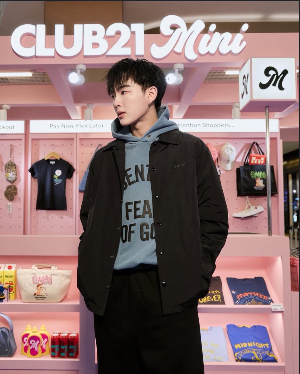 __hideandseek's tweet photo. พี่นายแบบหล่อมากนิ ลุคนี้เหมาะมากก น้องฮ้าทกับสีฟ้าาาา 🤩🫶🏻
#Club21Mini
#Club21MinixBUS
#HEARTchuthiwat https://t.co/Xuhc6si5wA