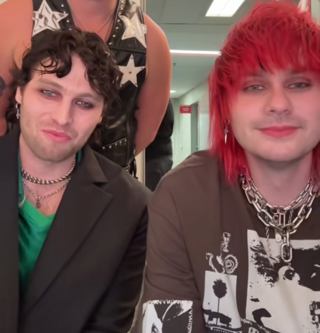 🦇 Seeing 5sos June 11th 2026! tweet media