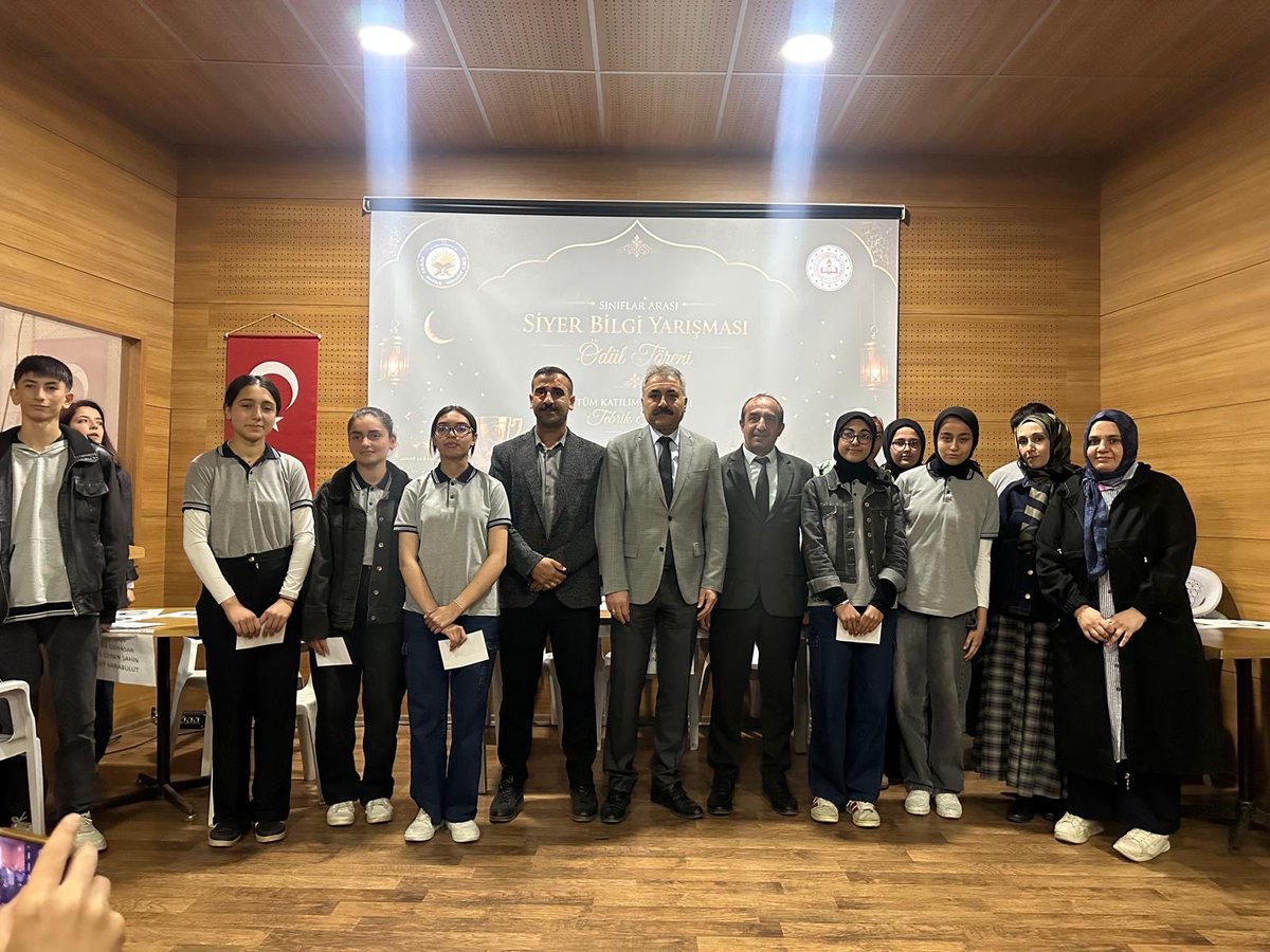PuturgeMem's tweet photo. Bugün Pütürge Anadolu İmam Hatip Lisesinin Siyer-i Nebi yarışması programına katıldık. Öğrencilerimizin manevi yönden gelişimi, akademik başarısı kadar önemlidir. Tüm öğrencilerimizi tebrik ediyor, emeği geçenlere teşekkür ediyorum.
@MalatyaMem 
@behcet_bakir https://t.co/Yq4T6h4v9t