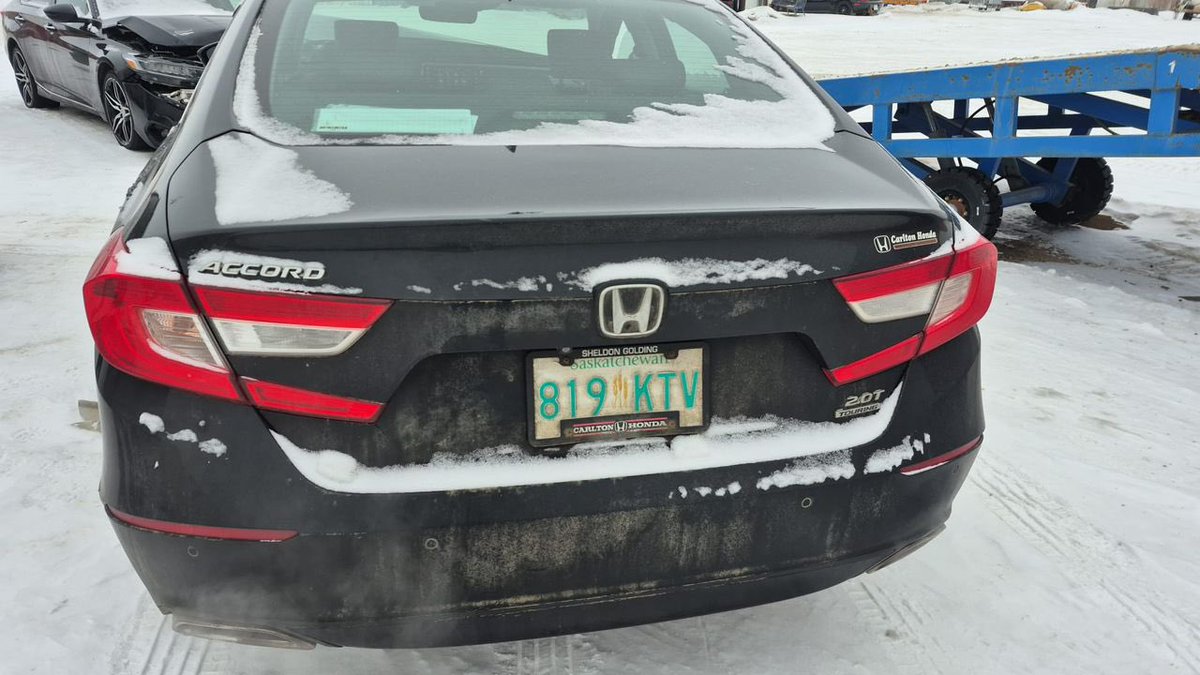 quame_age's tweet photo. 2019 Accord Touring
Knob gear
Full option
134,000 km

Runs and drive as seen in the video. Engine not affected with impact 

110,000 cedis including shipping to Ghana.🇬🇭 

Arriving in few weeks time. https://t.co/hoieWv8ypq