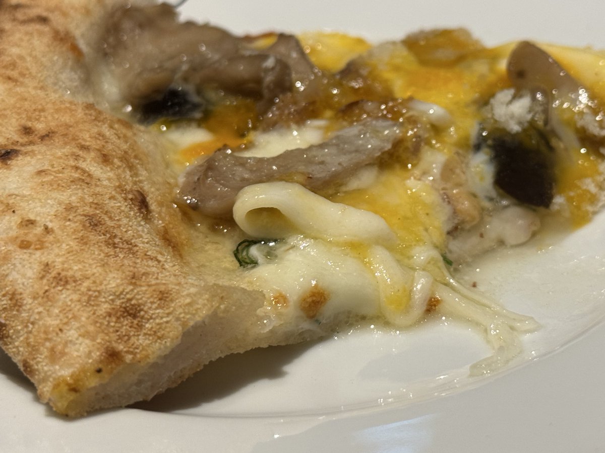 untanuri's tweet photo. 本日はAnniversaryということで、本人たっての希望で千住の「アダッキオ」さんで美味しいPIZZA!!を頂きまーす😊
水牛のマルゲリータ、、ウマー😋😋 https://t.co/Rqvkqh0c7S