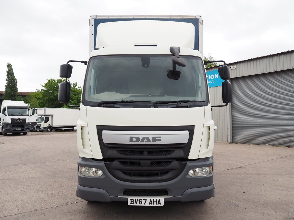 Junction6com's tweet photo. 2017 DAF FA LF260 25 Foot 8ins Curtain c/w Taillift £10750+VAT
Dhollandia 1500KG 3/4 closure cantilever taillift, manual gearbox, only 151,000 kilometers!! Euro 6/ULEZ/CAZ compliant, lovely condition, for more info please phone 0121 326 6950 or visit https://t.co/4DBR7vRXmd https://t.co/efb3vvc883
