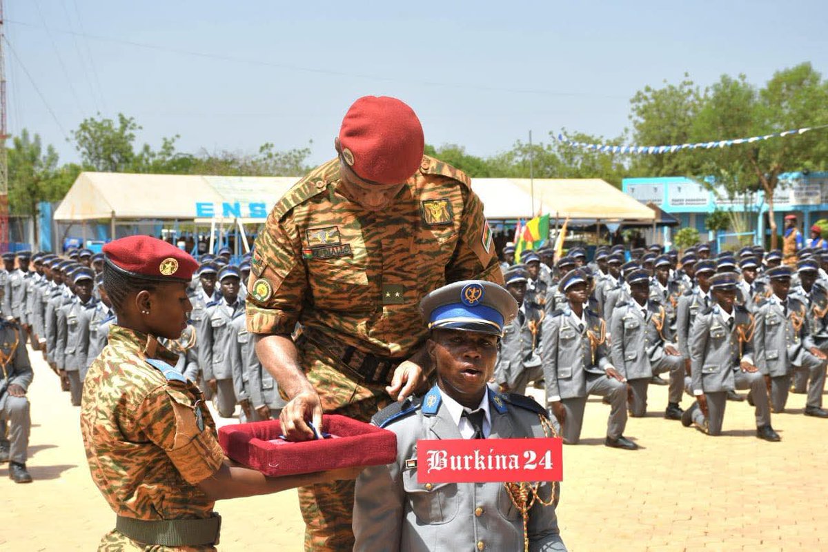 burkina24's tweet photo. 🇧🇫 Sortie de la 17e promotion de l'ENSOA : 1.161 nouveaux sergents aptes au service 

https://t.co/c5Ec4WTAo4 https://t.co/9rS2wOnC8a