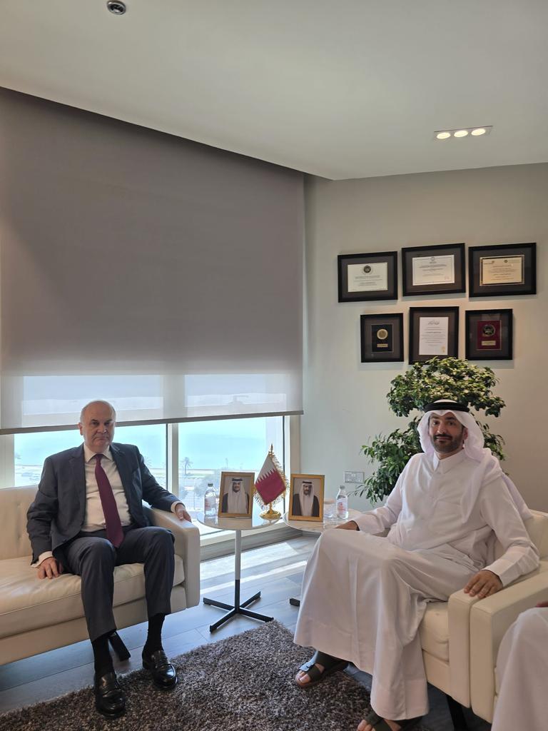 RO_Emb_Qatar's tweet photo. Ambassador Daniel Tănase had an excellent meeting with the President of @CRAqatar, Eng. Ahmed Al Muslemani, with a focus on promoting joint projects in the digital &amp; telecommunications sectors, including within the framework of the 
International Telecommunication Union. https://t.co/sl99ePImMD