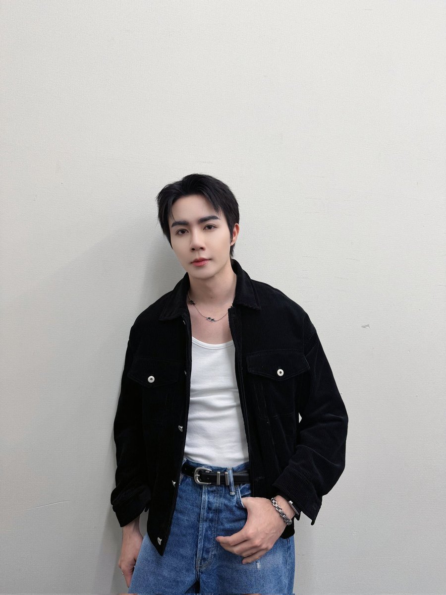 Our handsome Hia for the Cosmopolitan Zee Pruk Edition fan-sign in