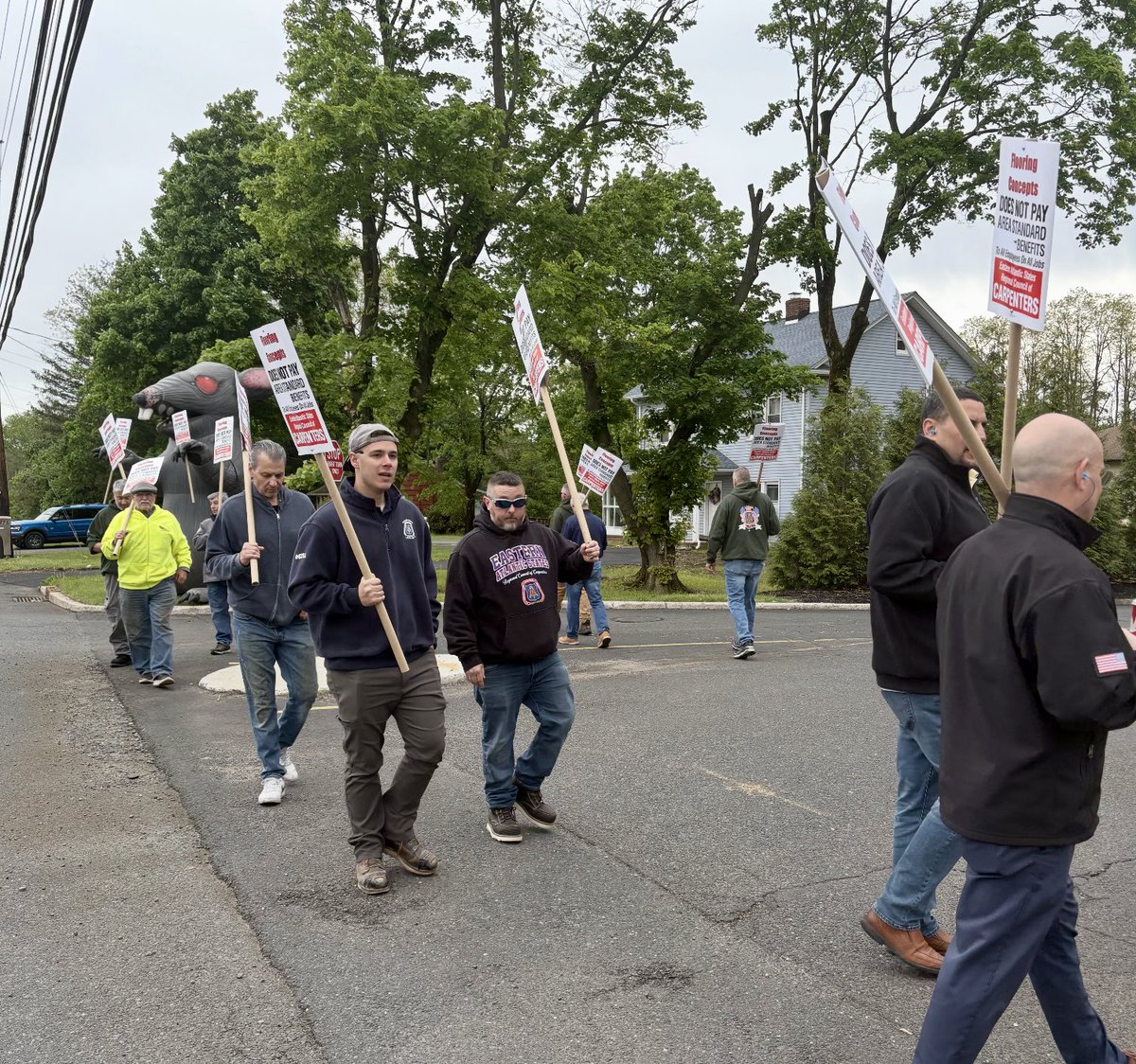 EASCarpenters's tweet photo. Flooring Concepts failed to pay worker benefits, so Local 251 stood the line to demand accountability.

#Floorlayers #UnionFloorlayers #UnionStrong #UnionPride #PicketLine #WorkerBenefits https://t.co/UoRH7ShsBA