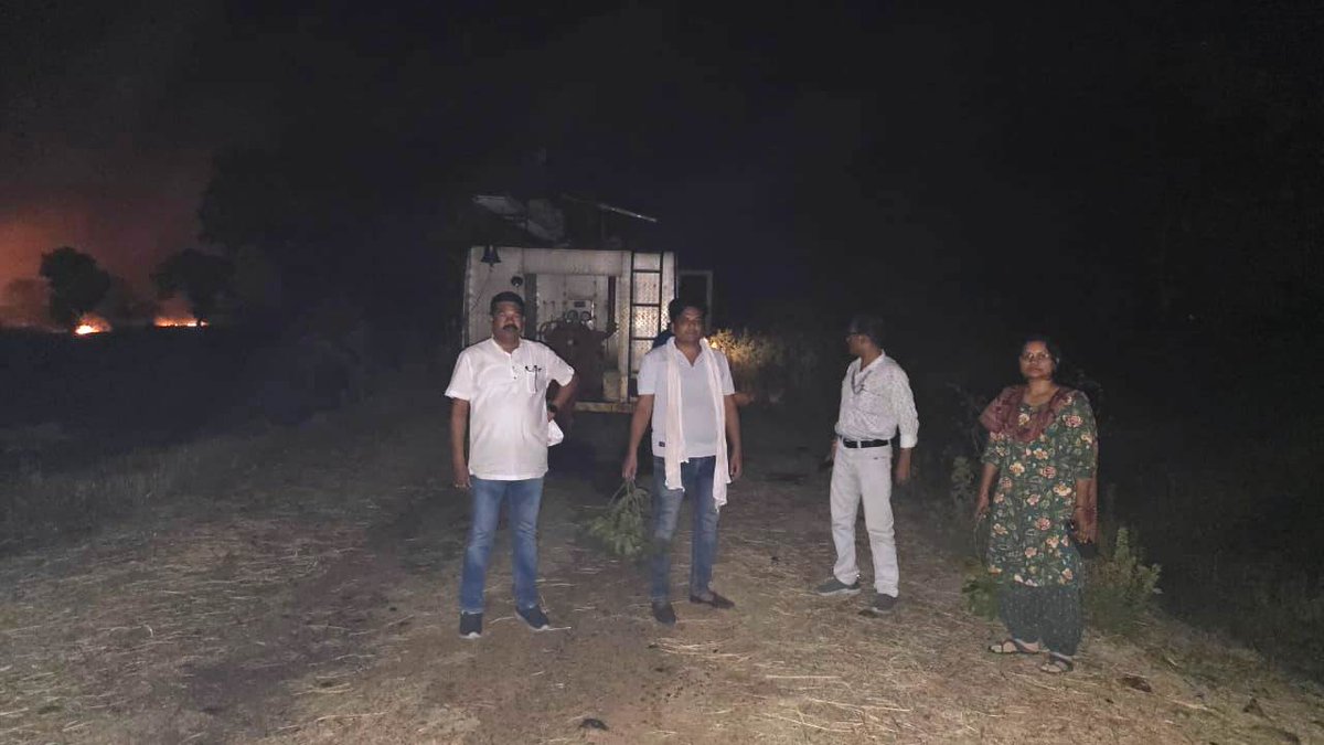 जिले के ग्राम घुघरा, आमगांव एवं मधुपुरी में नरवाई जलाए जाने की सूचना प्राप्त होने पर राजस्व एवं कृषि विभाग की संयुक्त टीम तत्काल फायर ब्रिगेड के साथ मौके पर पहुंची। टीम द्वारा खेतों में लगी आग को बुझाने के लिए आवश्यक कार्रवाई की गई।

RM-facebook.com/share/p/1ESGxC…
#mandla