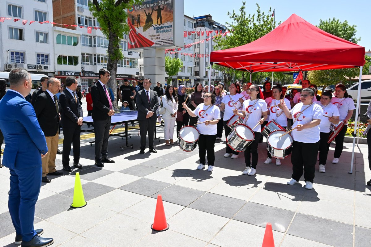 Uşak Valiliği tweet media