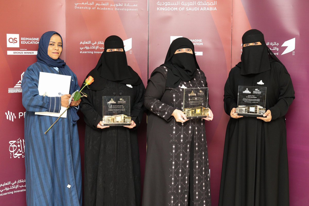 IAU_cshj's tweet photo. ✨تهانـيـنا✨

بكل فخر واعتزاز، نتقدّم بأسمى آيات التهنئة والتبريكات إلى #كلية_العلوم_والدراسات_الإنسانية بالجبيل، بمناسبة هذا الإنجاز المشرف في #جائزة_التميز_في_تطوير_التعليم_الجامعي (تاج) لعام 2026م، #جامعة_الإمام_عبدالرحمن_بن_فيصل والذي يعكس تميزًا أكاديميًا وريادةً ملهمة في تطوير التعليم الجامعي وصناعة الأثر المعرفي.

👑تهانينا القلبية لسعادة العميدة
أ.د. دلال بنت محمد الأمين الشنقيطي
لفوزها المستحق بجائزة فئة المؤثر الأكاديمي، نظير قيادتها الملهمة ورؤيتها الطموحة.

👑كما نبارك للدكتورة
د. ظبية بنت أحمد محمد البوعينين
فوزها بجائزة فئة عضو هيئة التدريس، تقديرًا لعطائها العلمي وجهودها المتميزة.

👑ونبارك لقسم علوم الحاسب الآلي هذا التميز بحصوله على جائزة فئة الجهات، في إنجاز يجسد روح التطوير والعمل المؤسسي المتقن.

✨ إنجازات تُزهر فخرًا، وتؤكد المكانة الأكاديمية المتميزة للكلية ومنسوبيها، مع خالص الدعوات بمزيدٍ من التألق والنجاحات والتميّز المستدام. ✨