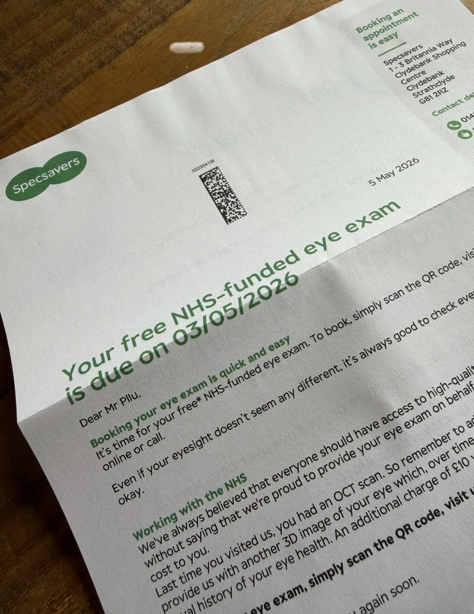 JamesPllu's tweet photo. This is genius trolling from my pals @Specsavers #NewSpecsIncoming https://t.co/E6RXJkzQ4R