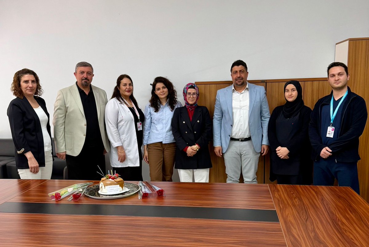 haliliyeadsh's tweet photo. Hastanemizde 12 Mayıs Hemşireler Günü, idarecilerimizin katılımıyla düzenlenen programla kutlandı.
Programda, fedakârca görev yapan hemşirelerimizin sağlık hizmetlerindeki önemli rolüne vurgu yapılarak tüm hemşirelerimizin Hemşireler Günü kutlandı. https://t.co/M8ux9q2zhi