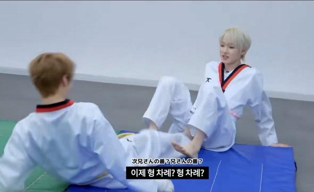 극 염 tweet media