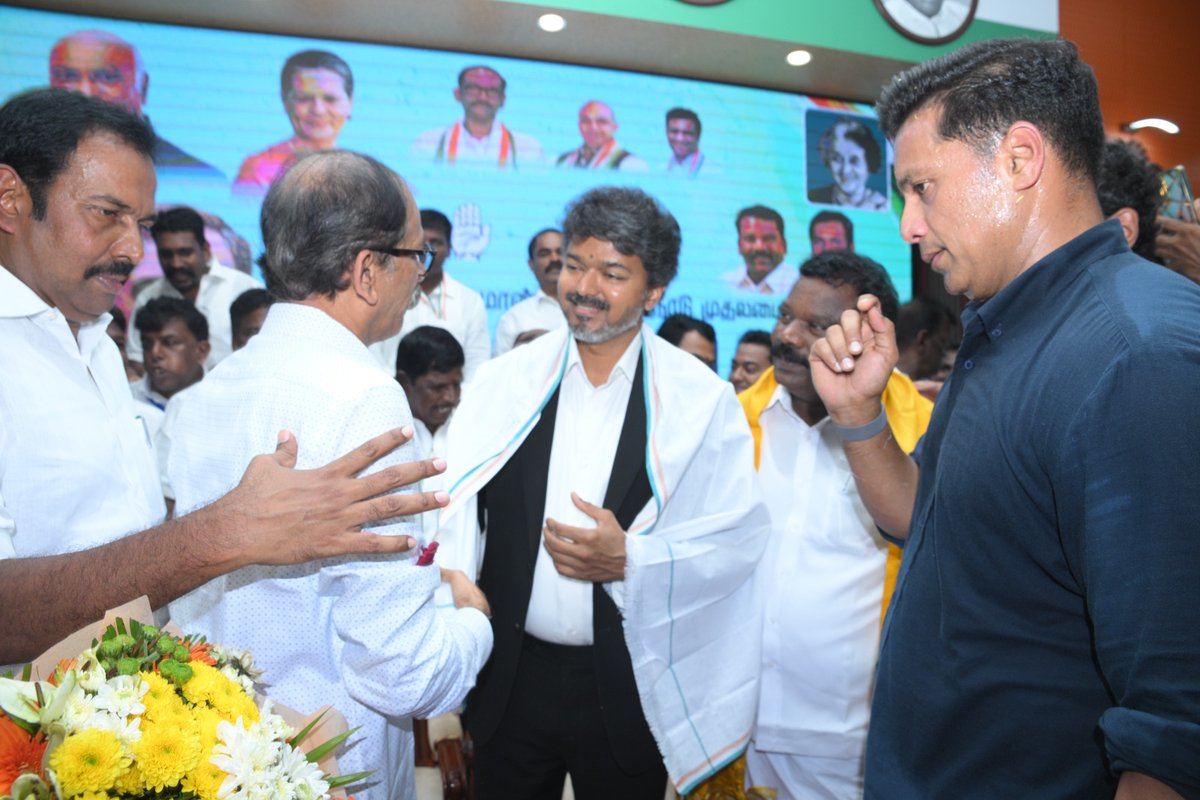 INCTamilNadu's tweet photo. மாண்புமிகு தமிழ்நாடு முதலமைச்சர் திரு. சி. ஜோசப் விஜய் அவர்கள் இன்று சென்னை சத்தியமூர்த்தி பவனுக்கு வருகை தந்து, தமிழ்நாடு காங்கிரஸ் கமிட்டி தலைவர் திரு. கு. செல்வப்பெருந்தகை, அகில இந்திய காங்கிரஸ் தமிழக பொறுப்பாளர் திரு. கிரிஷ் சோடங்கர், அகில இந்திய காங்கிரஸ் செயலாளர் திரு. நிவேதித் ஆல்வா, சட்டமன்ற காங்கிரஸ் கட்சித் தலைவர் திரு. எஸ். ராஜேஷ்குமார் உள்ளிட்ட காங்கிரஸ் தலைவர்கள் நிர்வாகிகளை சந்தித்தார்.

@girishgoaINC @nivedithalva @SurajMNHegde