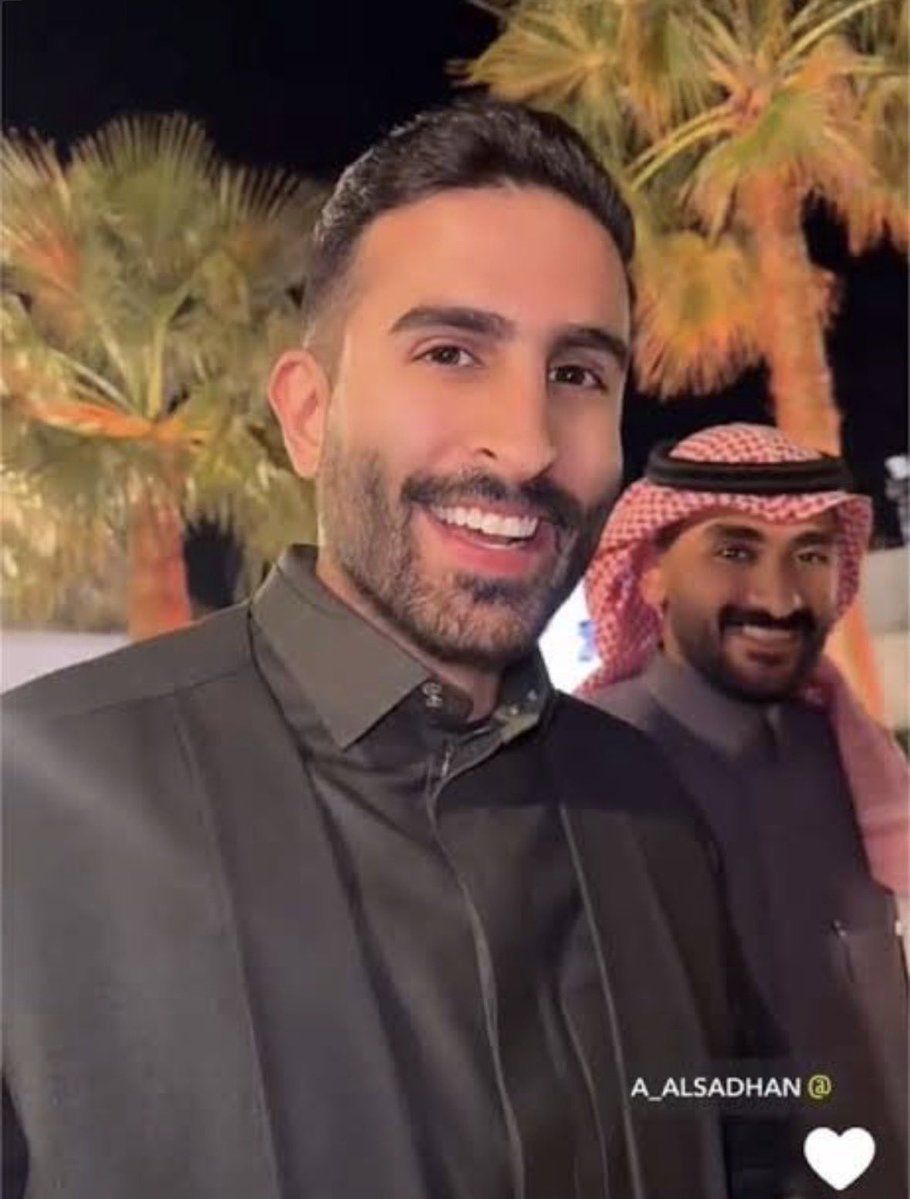 َ tweet media