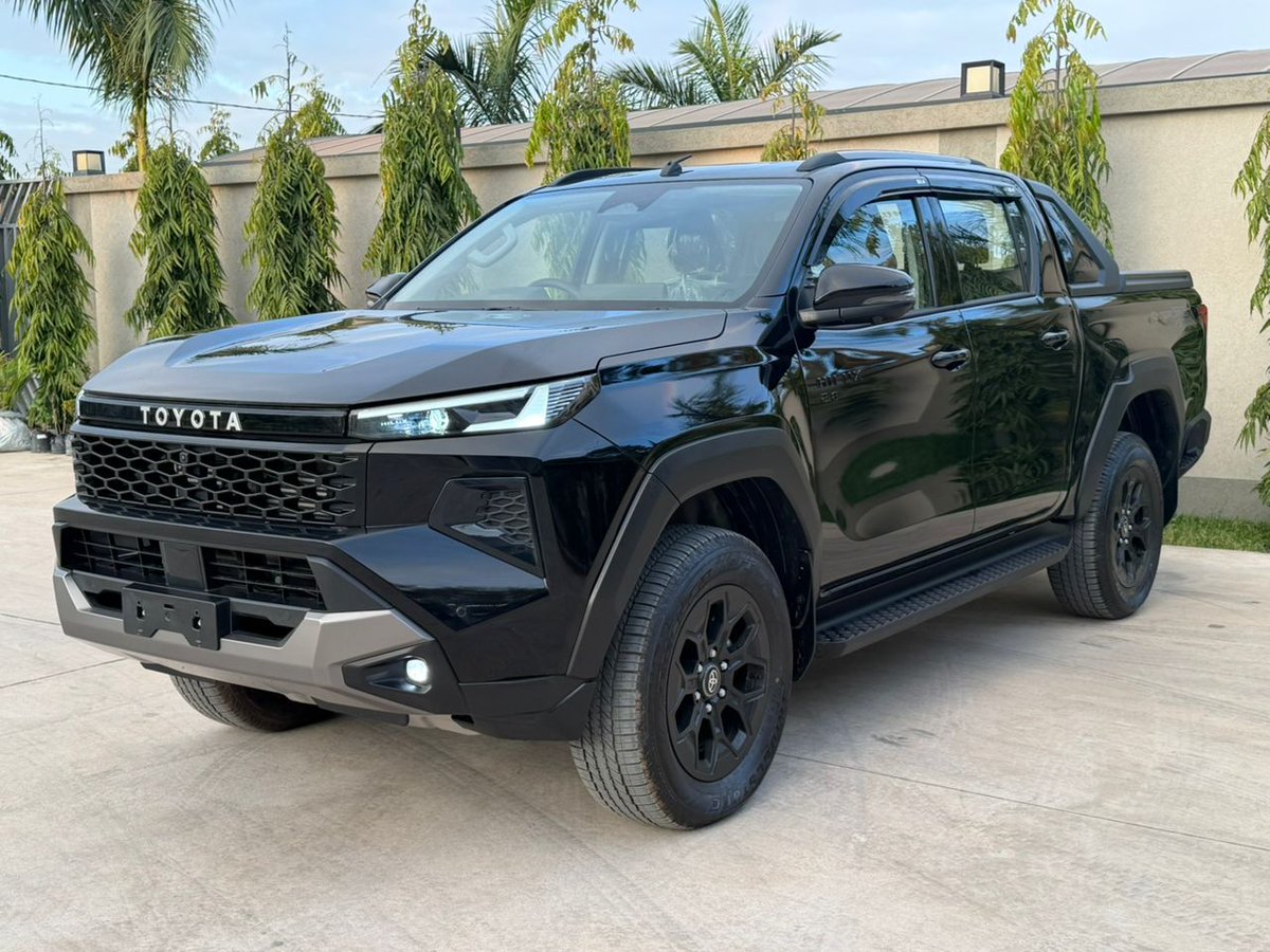 ChipokaJeff's tweet photo. TOYOTA HIlux 2026 model
• 2.8L Turbo GD-6 Diesel Engine
• 4x4 Drivetrain
• Automatic Transmission
• Bold Modern Design
• Spacious Double Cab Interior
• Advanced Safety Features
• ⁠160 km mileage 
• Built Tough for African Roads
💰 Price: ZMW 1,650,000 https://t.co/dc1jM2COls