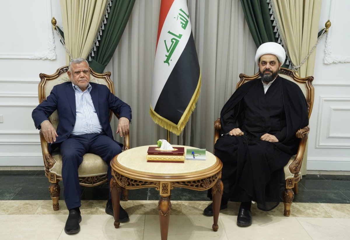 khazalimedia's tweet photo. الشيخ الأمين يستقبل الحاج هادي العامري، حيث جرى بحث تطورات المشهد السياسي وملف تشكيل الحكومة، والتأكيد على أهمية اختيار وزراء أكفاء والإسراع بتقديم الخدمات وإنهاء الملفات الاقتصادية العالقة بما يحقق تطلعات المواطنين ويحفظ استقرار البلاد. https://t.co/95kf4s7Szv