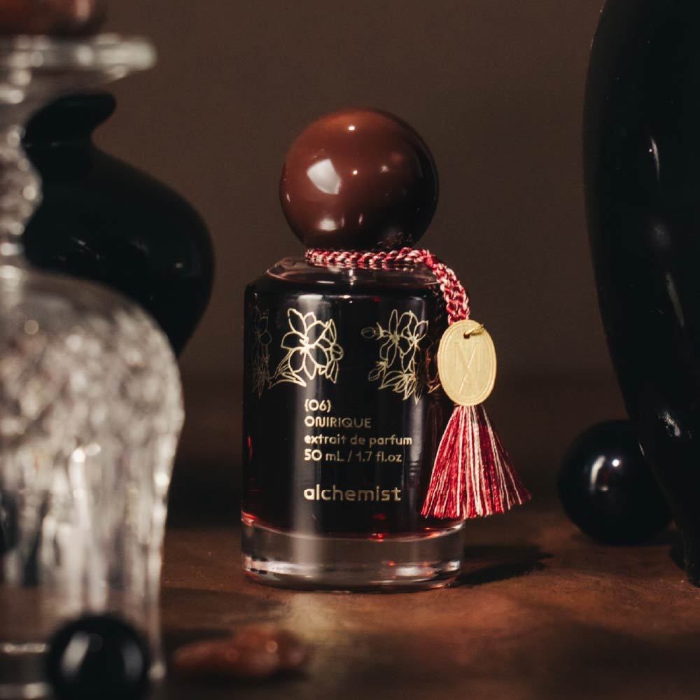 girljaeee's tweet photo. 1. Alchemist Onirique
Perpaduan Pir sama Tuberosenya beneran sopan bgt masuk hidung. Wanginya gak nyegrak, malah makin lama makin creamy Vanillanya. Definisi wangi cewek yang kalau dipeluk gak mau lepas! 😭🤍
📌 https://t.co/MxuWQoPKIS https://t.co/NePqt5qspJ